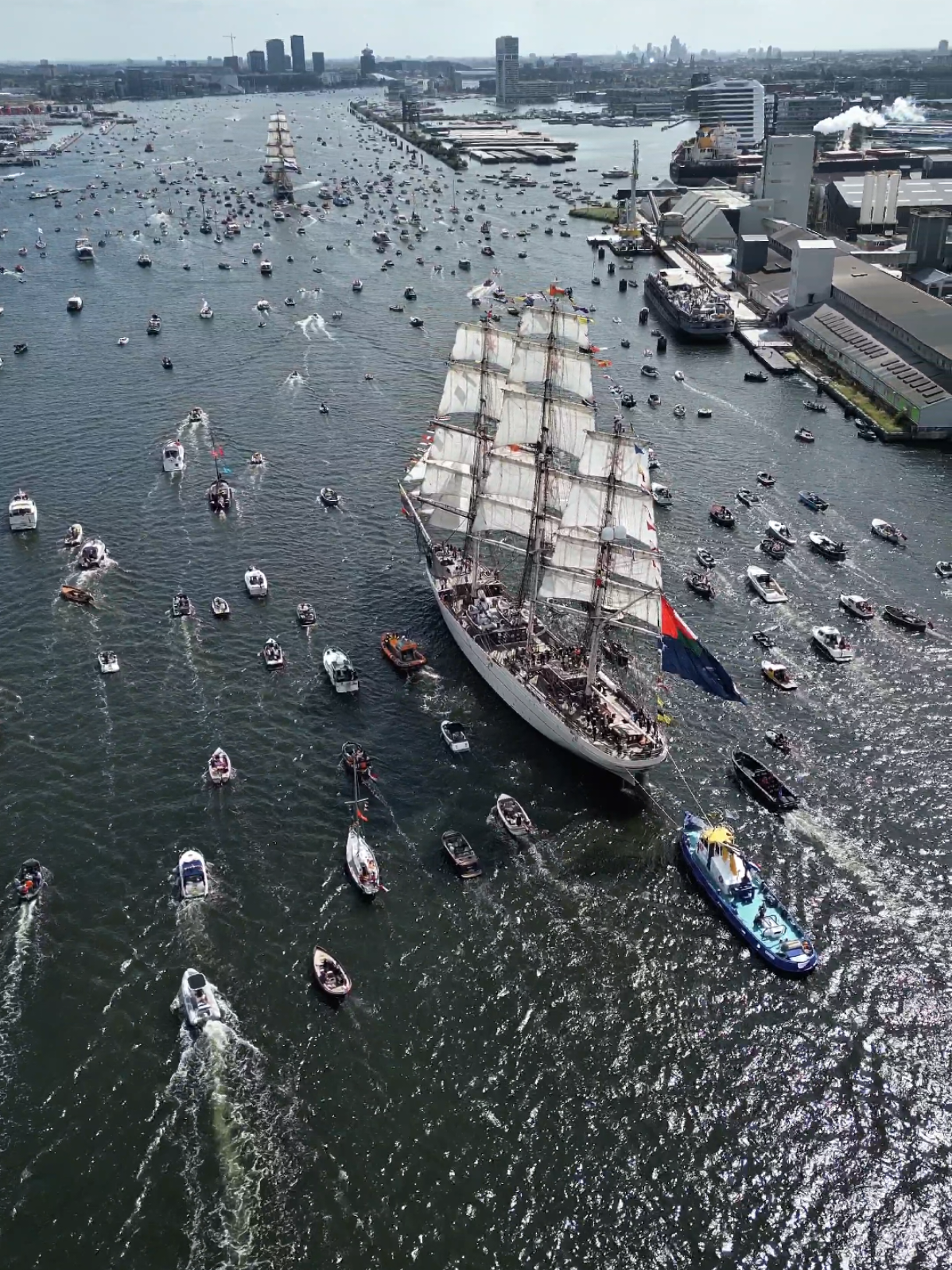 if history had a trailer, this is how I would imagine it to start🎬  #sailamsterdam #sail #amsterdam #ship #sailing 