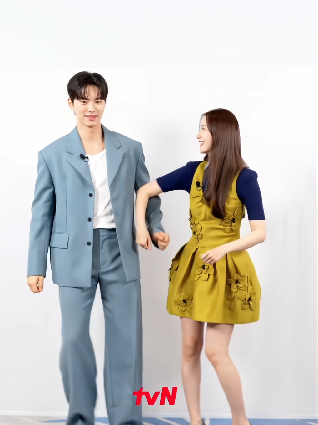 the height difference tho 🥹🤭❤️ #BonAppetitYourMajesty #yoona  #LeeChaeMin #kdrama #foryou fyp foryoupage netflix 