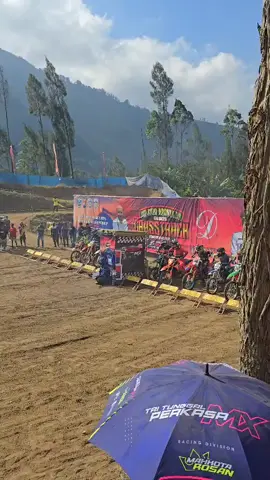 kelas FFA junior Jatim #viraltiktok #sukapuraprobolinggo #grasstrack_id #grasstrack #viralvideo 
