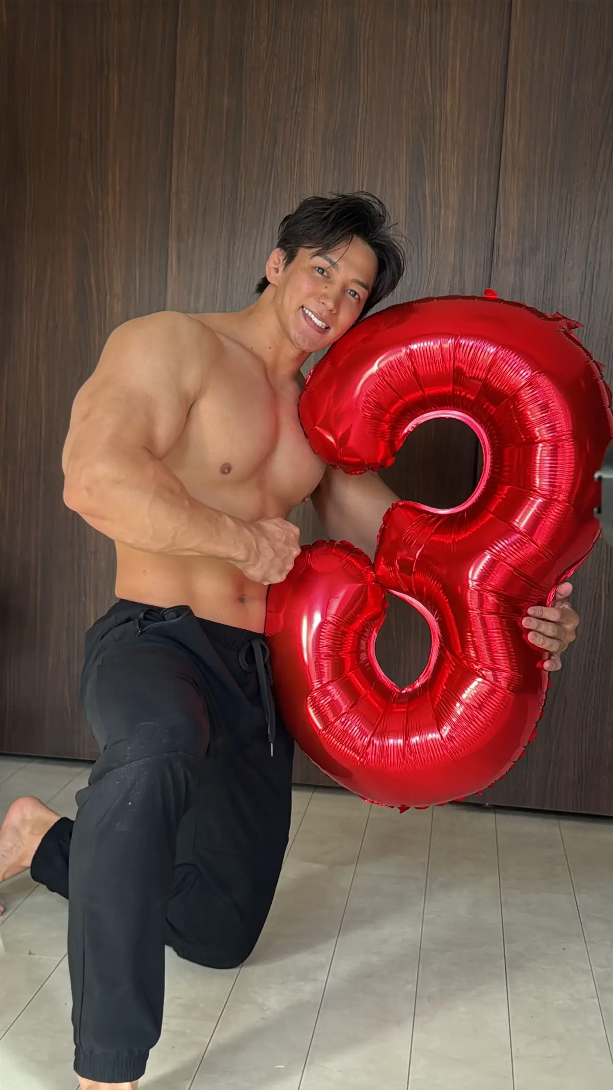 We've surpassed 3 million followers on Facebook 🫶 It took a while for the red number 3 balloon to arrive, so I'm late in reporting this! Our total number of followers will soon reach 10 million. I'm looking forward to seeing our daily growth and continuing to post fun posts! Thank you so much to everyone who follows me ✨ SNS total follower Instagram  3,522,000 facebook  3,081,000 TikTok  2,664,000 YouTube  431,000 threads  154,000 total  9,852,000 Let's go 10 million🔥