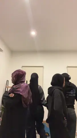 Fam bam 🤭 #dancers #melb #somalitiktok 