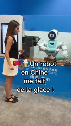 🇨🇳🍦Un robot en Chine me fait de la glace ! #china #chine #robot #glace