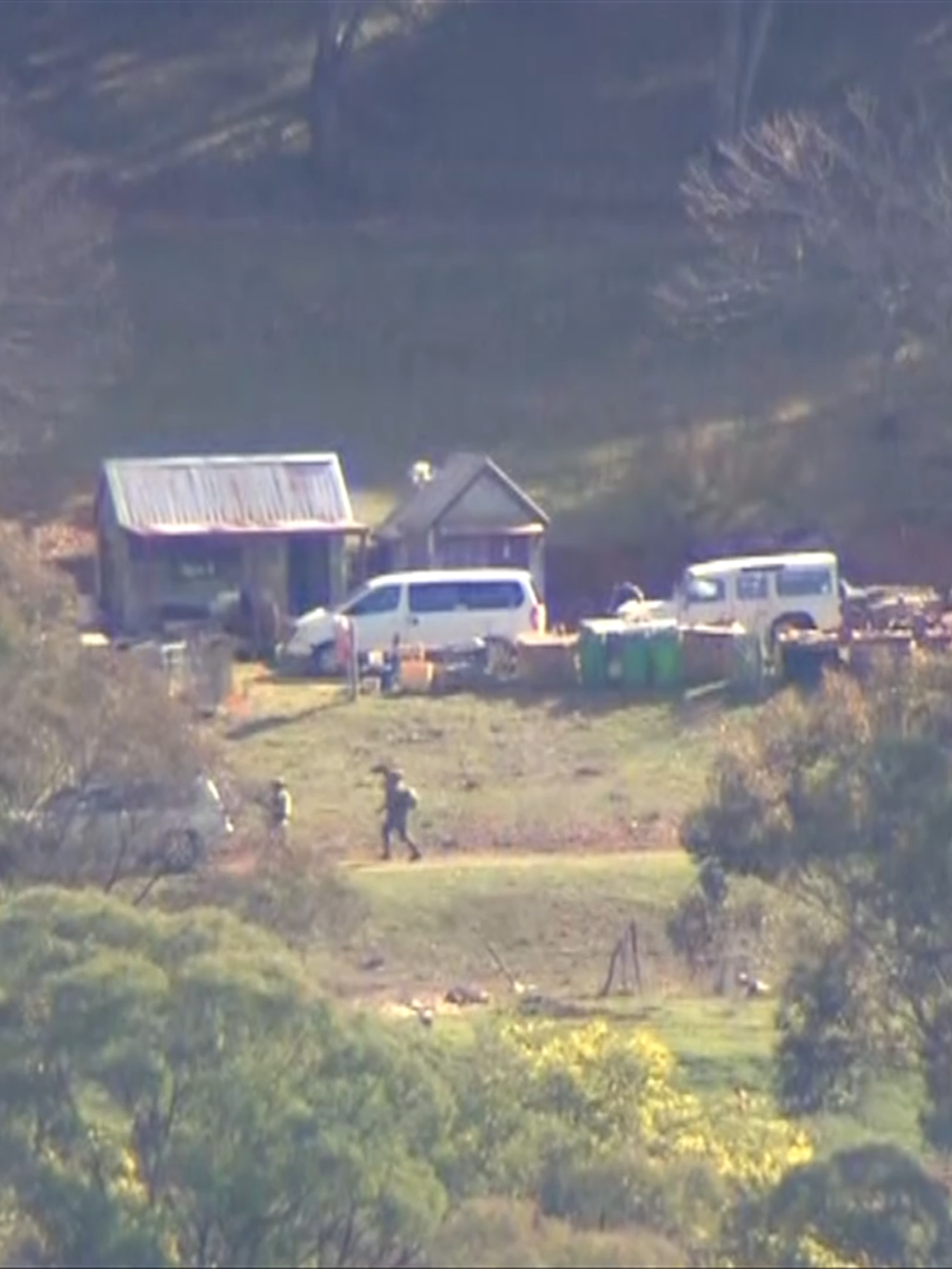 The trail has gone cold for police hunting accused cop killer Dezi Freeman with conditions turning arctic in the state's north-east. A late season snow dumping has blanketed the search area, but survival experts have told 7NEWS – that won't faze the fugitive. @cassiezervos  #7NEWS at 6pm | Stream on @7plus