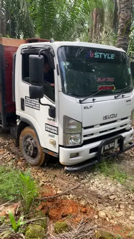 @Muhammad Shahrin cakap lobang dekat kebun tak seindah lobang dekat rumah cai@Fifi Amirul951  hahaha🤣🤣#semangatkawan #gengbesitajamjohor🇲🇾💪🚛 #Alhamdulillah 