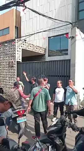 Situasi terkini di kediaman Ahmad Sahroni di Kebon Bawang, Tanjung Priok, Jakarta Utara