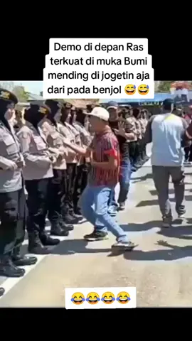 #Ibu Polwan nya kuat juga gak pada ketawa 😅😅😅