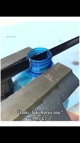 Bapak-Bapak berikut ini adalah cara untuk membuat pengunci lemari dengan menggunakan botol bekas di rumah !!! #lifehacks #triksimple #idekreatif #kerjamudah #fypシ 