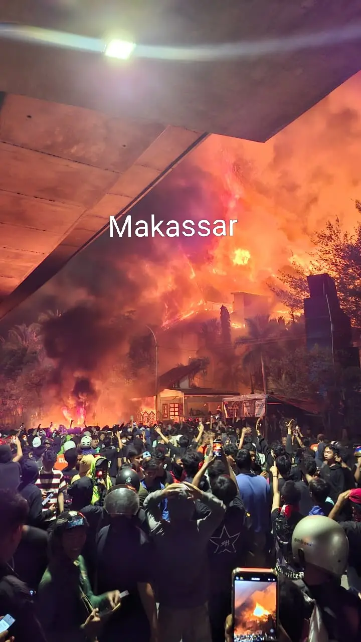 demonstrasi di berbagi tempat 🔥 #demo  #fyp  #dprd  #makassar #indonesia🇮🇩 