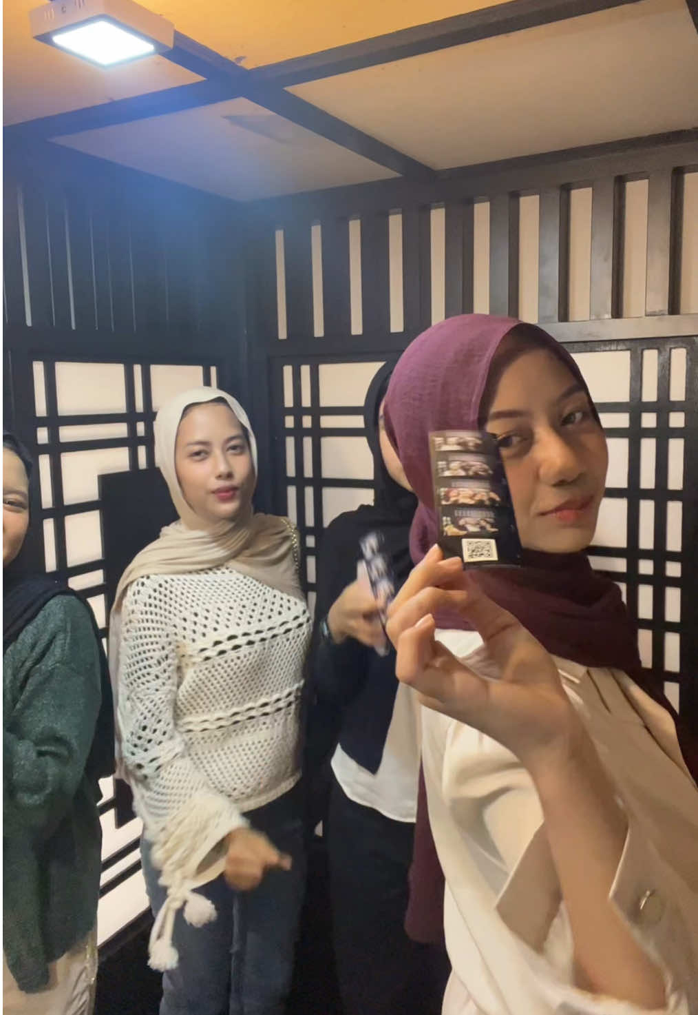 kami akan menjelajah seluruh photobooth padang 😏