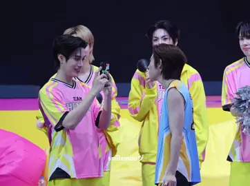 Ủa mình đội nào vậy First 🤭🤭🤭 First thấy mặt P’Kim phán xét mình ko 😂😂😂 #DMDSPORTDAY #TleFirstone #เติ้ลเฟิร์สวัน #TLE_mtm #Firstone