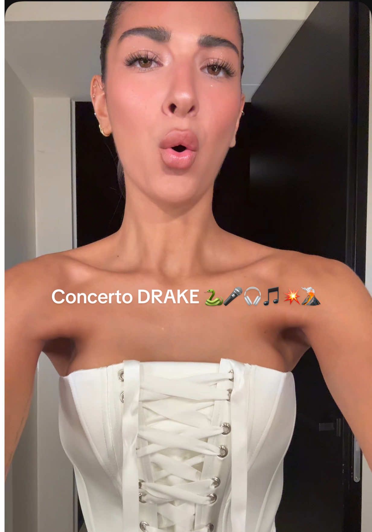Risposta a @giulia lotito drake grandissimo performer …mi è piaciuto tantissimo!! Io sotto mille treni per i suoi balletti li amo 🙂‍↔️