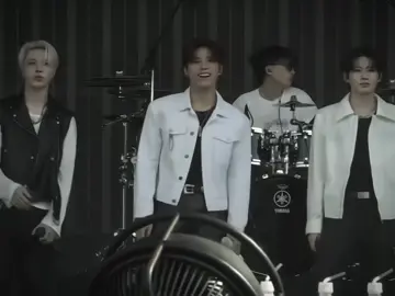 ngebayain mereka ikut demo, yg mimpin si ruto sama jihoon #treasure #mahasiswa #trending 