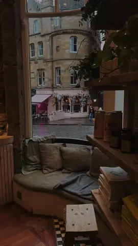 Your ‘bad weather’ is my perfect day 🤎 #edinburgh #rainyweather #foggy #hogwarts #harrypotter 