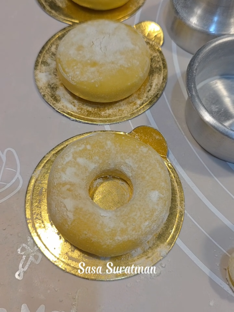 Tips dan Cara Mencetak Donat #doughnut #caramencetakdonat #cetakandonat #alasdonat #donat 