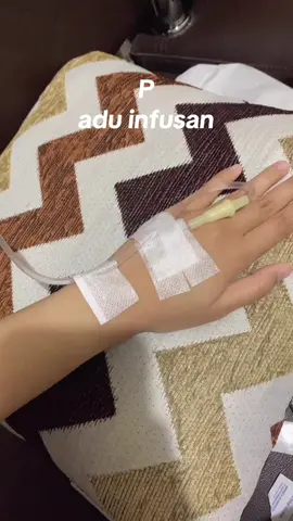 sehat sehat.. (HAHAH selama ini belum pernah diinfus, terakhir pas bayi, first time bgt  infus & yg nginfus diri sendiri trs berhasil, jd patut didokumentasi 😂)  #arsip #dellsoon #infus #padu #nurse 