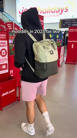 This hoodie is genius 😍🎒