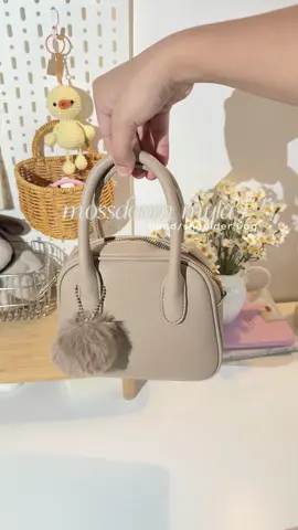 got the color khaki for this chic bag!🍂#mossdoom #smallbag #handbag #shoulderbag #bag 