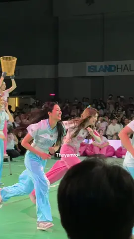 พี่หลิงจริงจังมากกกกกก @ออมออมเอง:^D  @Lingling Kwong  LINGORM CH3 SPORT DAY  #CH3GirlsCup2025  #linglingkwong #หลิงหลิงคอง #Ormkornnaphat #ออมกรณ์นภัส 