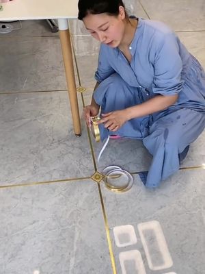 Cuộn dán gạch men: Trang trí nội thất dễ dàng và tiện lợi