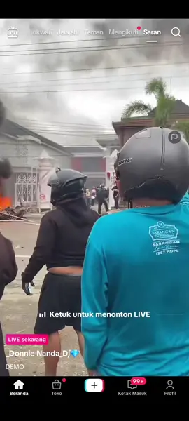 Kondisi saat ini di depan kantor dpr silacap jawa tengah, pembakaran beberapa sepeda motor dan gedung dpr #cilacapjateng #sepedamotor #gedungdprcilacapjateh #fyppppppppppp