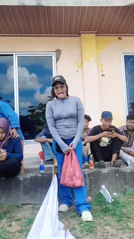 terimakasih banyak..lh nyawer kami ne.. semoga rezekinya semakin berlimpah.... Aamiin aamiin aamiin 🤲 #tempodulu #tempo #tahun80_90an #fypシ゚ #pawai #karnaval #17 #17agustus #17y #lubukbesar #bangkabelitung #bangkatengah 