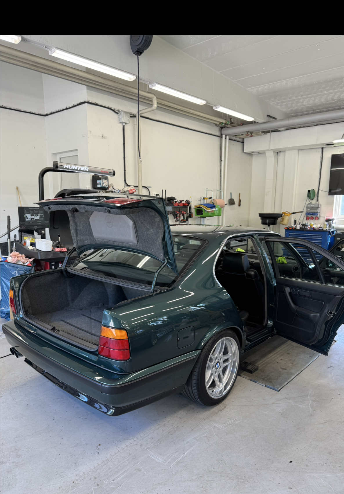 Cleanest E34 you’ll see today 🙌 #BMWE34 #cartok #youngtimer #foruyou #E34 