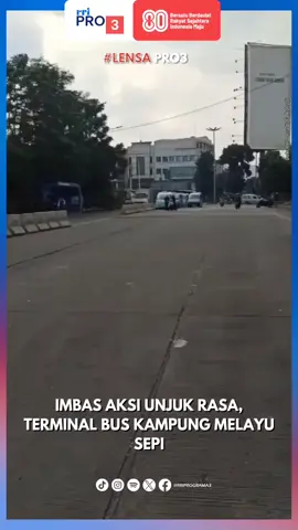 Imbas aksi unjuk rasa, Terminal Bus Kampung Melayu, Sabtu (30/8/2025) sepi pengunjung.  Armada Transjakarta berbagai jurusan yang biasa melintas di Terminal Kampung Melayu tidak beroperasi.
