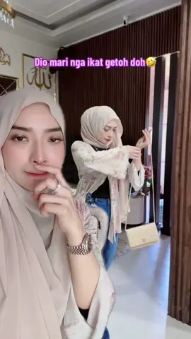 Mesti ramai akan benci mamaja😭 mamaja terima dengan hati terbuka yang mana bagi teguran dekat situ,  tunggu lah dah boleh delete/private mamaja akan buat segera🙏🏻 mamaja tengok sendiri pun malu, mamaja takde niat dan mamaja sendiri pon sedang istiqomah untuk dari segi pakaian. Skrang sluar  S pun gebah2 #mamaja #sakakikes #mamajabeauty #greenscreenvideo 