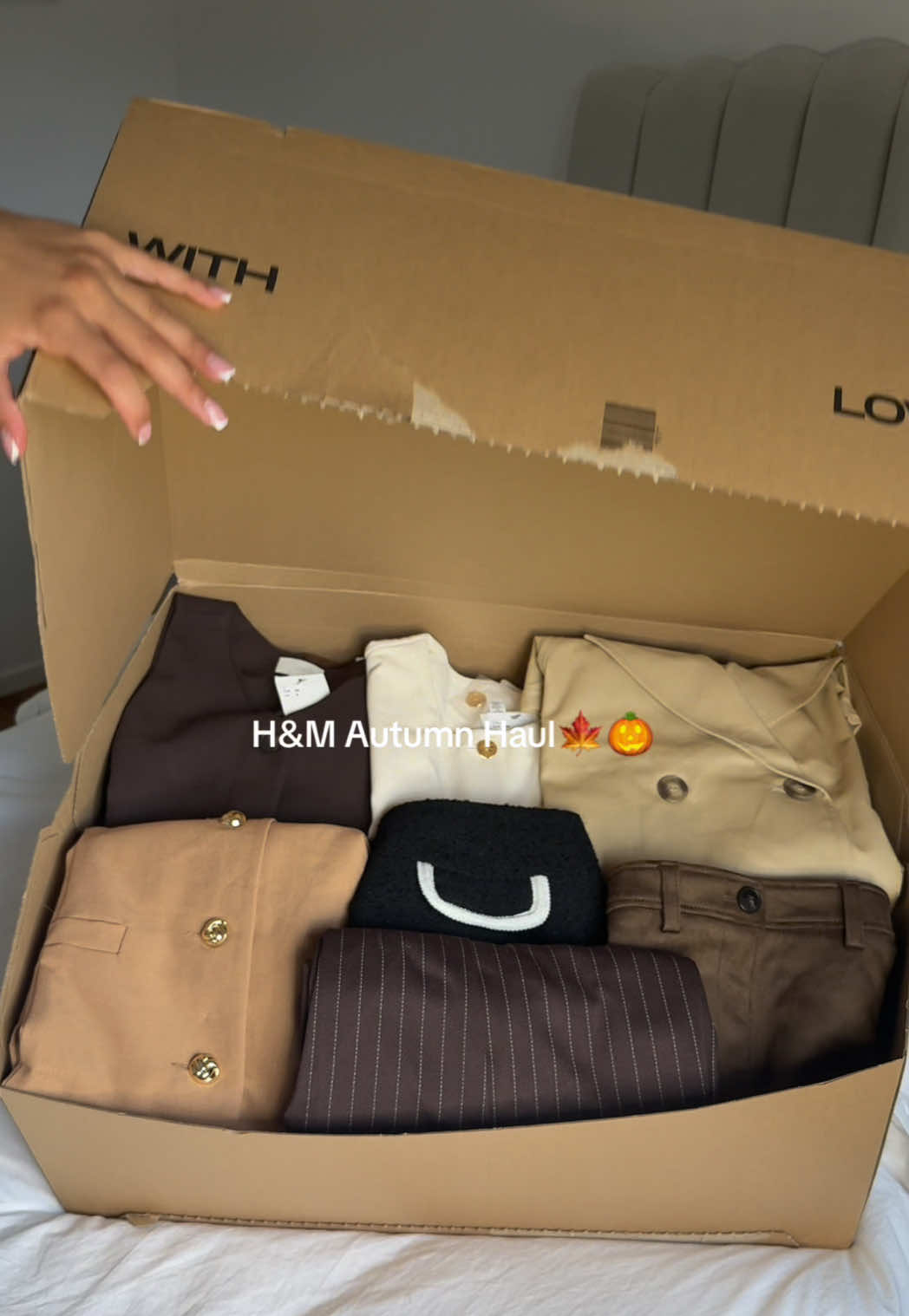 Huge @H&M autumn haul!!🍁 #foruyoupage #viral #autumnoutfits #sweaterweather #fashiontiktok 