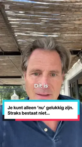 Download mijn gratis ebook (link in de bio). Veel mensen denken: “Als ik straks dat huis heb… als ik straks die baan krijg… als ik straks gezond ben… dan ben ik gelukkig.” Maar straks bestaat dus niet. Er is enkel ‘nu’ ook straks. Wanneer straks komt, is het dan toch ook weer nu. En als je in dit moment niet kunt ervaren wat geluk is, lukt het straks óók niet. Want je hebt jezelf dan aangeleerd dat geluk altijd buiten bereik ligt. Buiten het ‘nu’. Je schuift het steeds op naar later. De waarheid is: het leven heeft altijd twee kanten. Er is licht en donker. Er is warmte en kou. Er is eb en vloed. Er is winst en verlies. Er is geboorte en dood. Er is gezondheid en ziekte. Er is vreugde en verdriet. Er is zon en maan. Geluk en pech. Plus en min. Dat is gewoon het leven op aarde. Het hoort erbij. Als je geluk laat afhangen van dat het alleen maar “plus” moet zijn, zul je altijd teleurgesteld raken. Want de min hoort er óók bij. Het gevecht tegen die min maakt je ongelukkig. Wanneer je accepteert dat beide er zijn: de pieken én de dalen dan ontstaat er ruimte. Dan kun je geluk ervaren midden in dit moment, met alles wat er is. Niet straks. Nu. En ja, ik trap er zelf ook nog weleens in. Dat ik denk: “Straks, dan…” Dan herinner ik mezelf eraan: Bert, geluk kan alleen in het nu. Ik ben benieuwd: herken jij dit? Leef jij vaak in straks, of lukt het je om het nu echt te voelen? 🌿 Geluk is er alleen in het nu 🌿