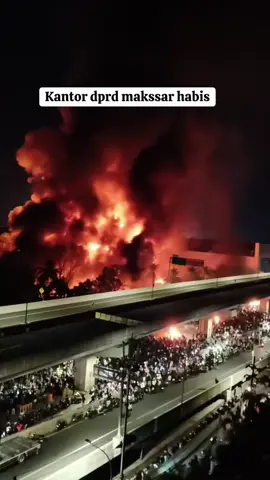 Kantor DPR habis terbakar #foryou #fyp #makassarinfo  #290825