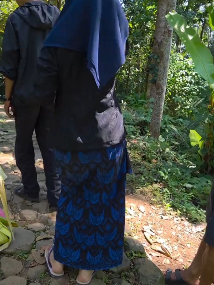 istirahat di baduy adem 🥰 #fyp #hestybaduy #baduyluar #sukubaduy #gadisbaduy 