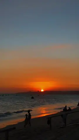 “Người ta ngây ngất trước sự hào nhoáng, mê mẫn trước sự bóng bẩy nhưng chi rơi nước mắt trước sự giản dị tự đáy lòng.” #bien #muine #phanthiet #hoanghon #xhhhhhhhhhhhhhhhhhhhhhhh 
