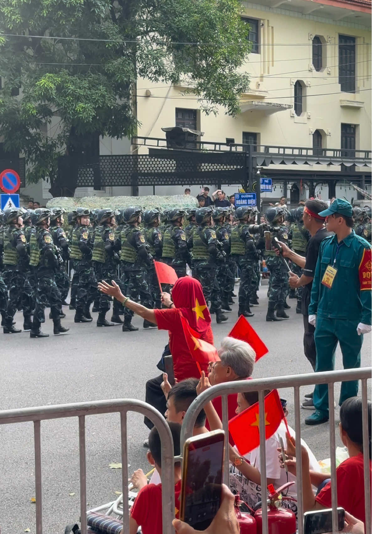 Tổng duyệt 30/8 Thấy cụ ngồi xem vẫy cờ mà tự hào quá Việt Nam ơi 🥰 #dieubinh #a80 #xuhuong #viral 