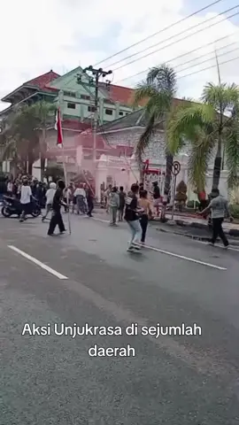Aksi unjukrasa di sejumlah daerah. mari tahan amarah saudaraku. #unjukrasa  #demo 