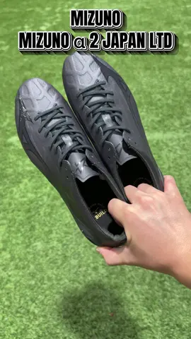 【ミズノα 2にモレリアのアウトソールが⁉️】 ⁡  \ MIZUNO / ⚫️MIZUNO α 2 JAPAN Ltd⚫️ ⁡ 🔥発売中🔥 ⁡ 伝統を進化させ 新たな挑戦へと踏み出す 『INNOVATION PACK』 ⁡ 💡INNOVATION PACKの特徴💡 従来のトライアングルスタッド▲▲ではなく アウトソールが  