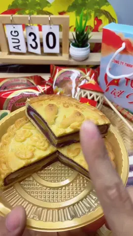 Bánh Trung Thu Xuân Tùng nhân mochi khoai môn dẻo thơm ngon! Mua 3 bánh chỉ tính tiền 2.