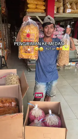 📦✨ PENGIRIMAN KE MEDAN AMAN! Satu customer kita kirim snack sampai Rp 4 JUTAAN 😱🔥 Jangan khawatir, semua barang sudah packing rapi dengan kardus tebal + bubble wrap, dijamin aman sampai tujuan. ✅ Order besar? Bisa! ✅ Kirim luar kota? Bisa banget! ✅ Packing aman? Pasti dong! Mau stok buat toko atau acara besar? 👉 Langsung WA: 081326280000 Hanya di Victory Snack, partner jualan & camilan terpercaya 💯 #victorysnack21semarang #victorysnack21 #jajanansemarang #kripikusus #grosirsnack 