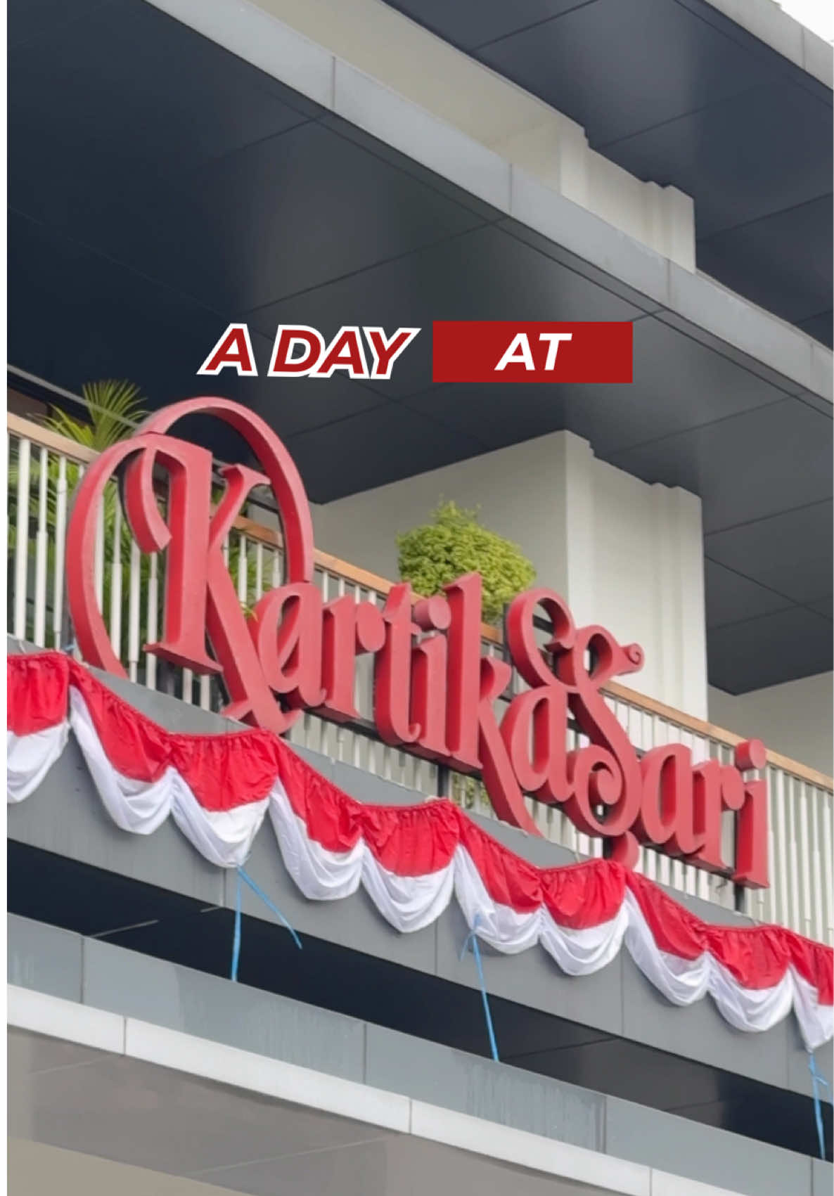 Nggak cuma tempat beli oleh-oleh, tapi Kartika Sari is our happy place✨