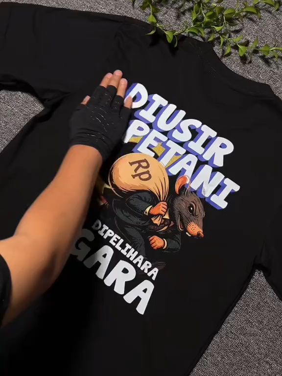 DIUSIR PETANI DIPELIHARA NEGARA