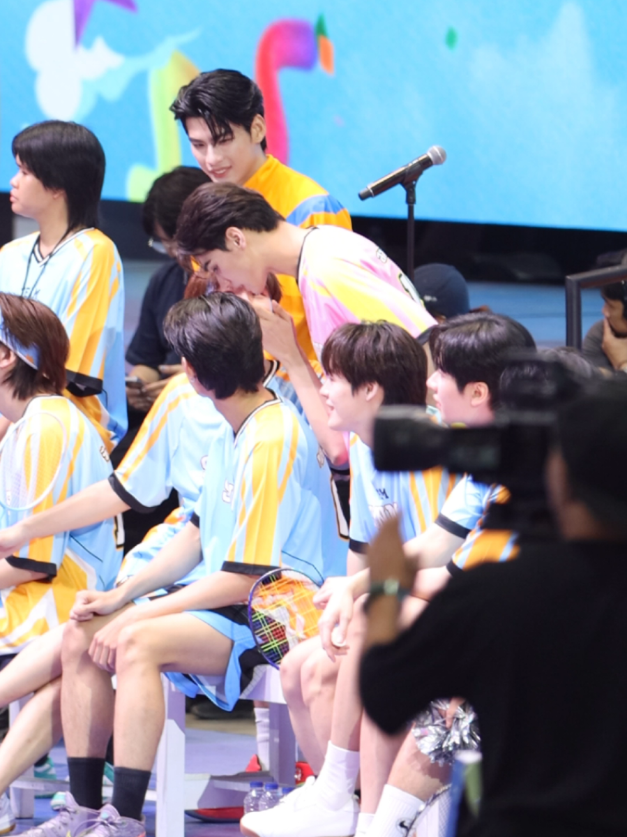 นักบาสมาให้กำลังใจนักแบต วันหลังให้อยู่สีเดียวกันเถอะ ลำบากเดินไปเดินมา5555555555555 KNP DMD SPORTDAY #DMDSPORTDAY2025 #KengNamping #เก่งน้ําปิง #nampingster #kengharit 