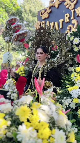 Putri Gayatri SMPN 01 Tulungagung #soneta #smpn1tulungagung #pawaibhinekatulungagung #pawaibhinekatulungagung2025 #tulungagung 