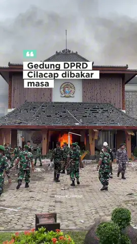 Gedung DPRD Cilacap dibakar masa