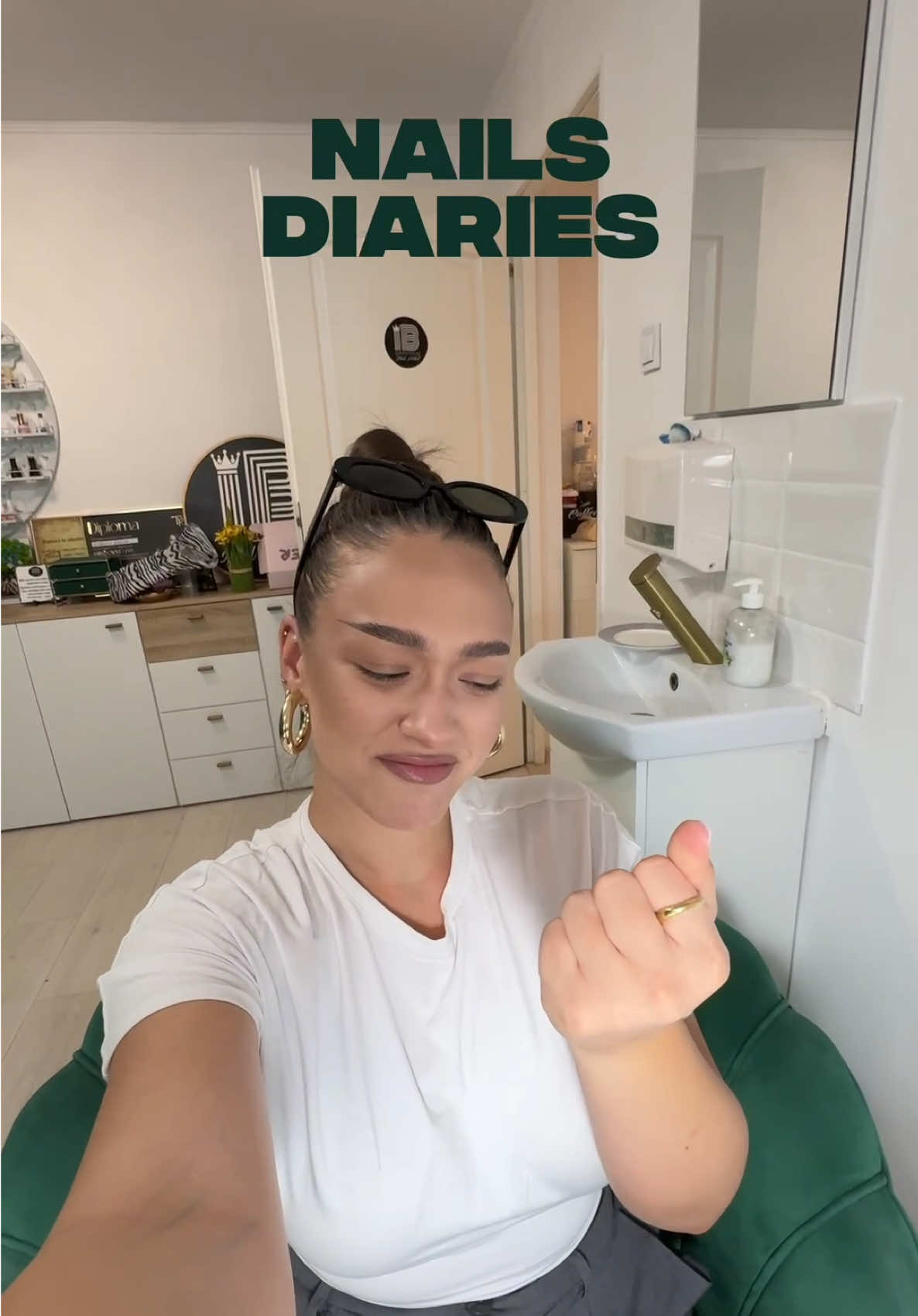 me & nude nails 🤝🏻🍨🩰🍓 macar de data asta am facut un baby boomer, nici chiar simple simple... :))) @Izabella Bălușe 