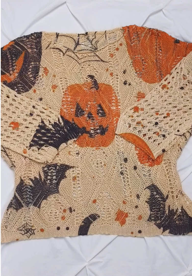 pumpkin print + batwing sleeves, full of lazy vibes🍂 🎃#halloweentop #pumpkinprint #knitsweater #batwingsleeve #fentysuperbrandday #backtoschooltiktokshop #TikTokShopLaborDaySale 