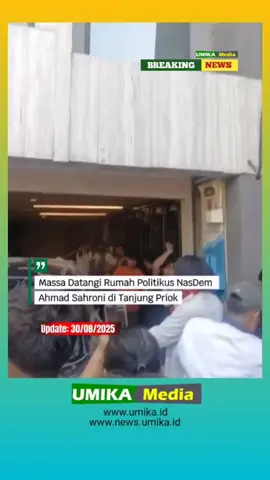 Massa Datangi Rumah Politikus NasDem Ahmad Sahroni di Tanjung Priok Kediaman Ahmad Sahroni, anggota Komisi III DPR RI dari Partai NasDem, menjadi sasaran aksi massa pada Sabtu (30/8/2025) sore. Sekitar pukul 15.00 WIB, rombongan massa tiba dengan sepeda motor lalu memasuki gang perumahan di Jalan Swasembada Timur XXII, Kelurahan Kebon Bawang, Tanjung Priok, Jakarta Utara. Mereka kemudian berkumpul dan melakukan aksi protes di depan rumah Ahmad Sahroni. Hingga kini, belum ada penjelasan lebih lanjut mengenai alasan aksi maupun tanggapan dari pihak Ahmad Sahroni. #UMIKAMedia #viraltiktok #breakingnews #news #beritatiktok 
