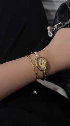 Obsessed with my oval bracelet/bangle watch⏱️✨ . . . . #fyp #foryou #naiduwatch #watchforwomen #brcaeletwatch 