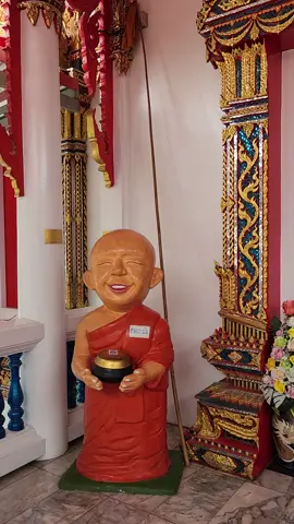 กราบหลวงพ่อทันใจ​  และทำทาน  วัดบางเสร่​   สัตหีบ... 🙏🙏🙏