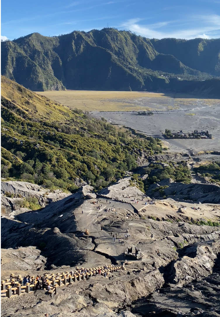 Anggota DPR & Polisi yg tidak ada gunanya dipersilahkan masuk kesini, keamanan terjamin😊 #kawahbromo 