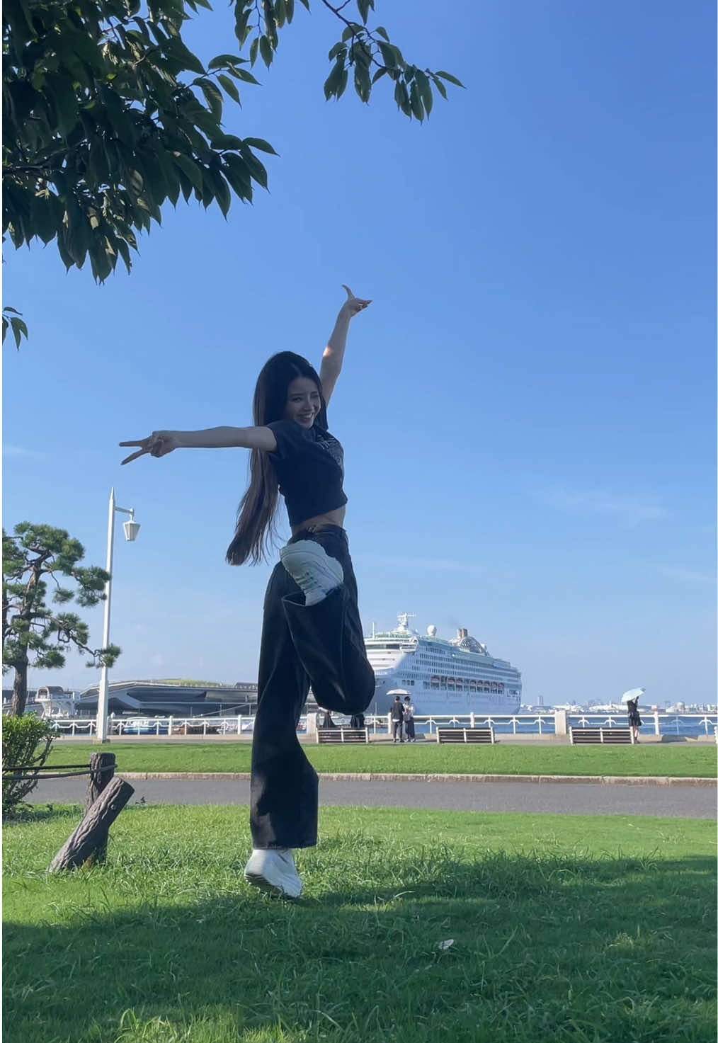 眩しすぎて最初お顔険しかったから隠した🤭w この振り可愛いよね〜💕(*´˘`*) #ArianaGrande #仲村星虹  #focus #dance #Dancechalleng 
